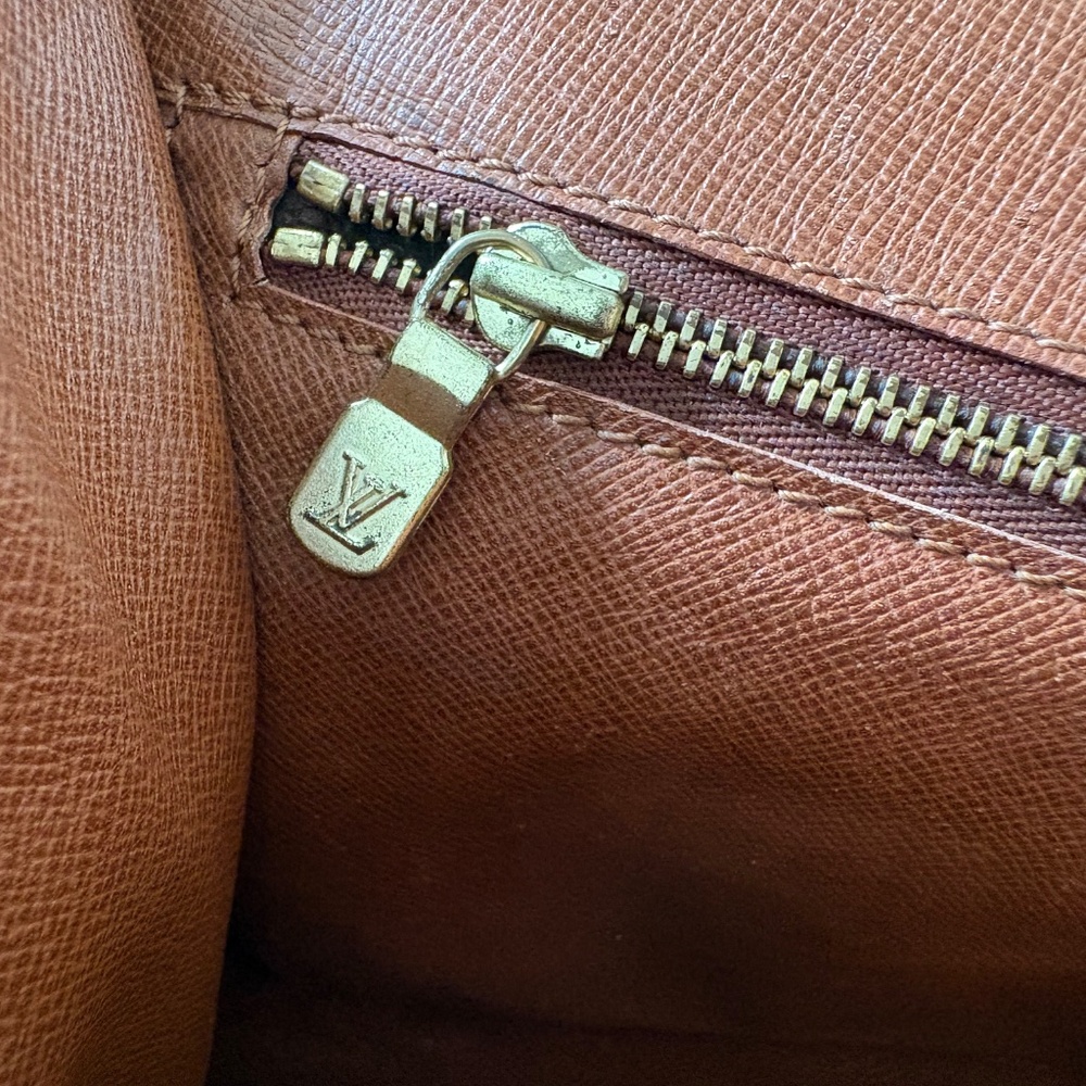 LOUIS VUITTON ❤️ Monogram Monceau Shoulder / Crossbody 2 Way Bag - Picture 4 of 16
